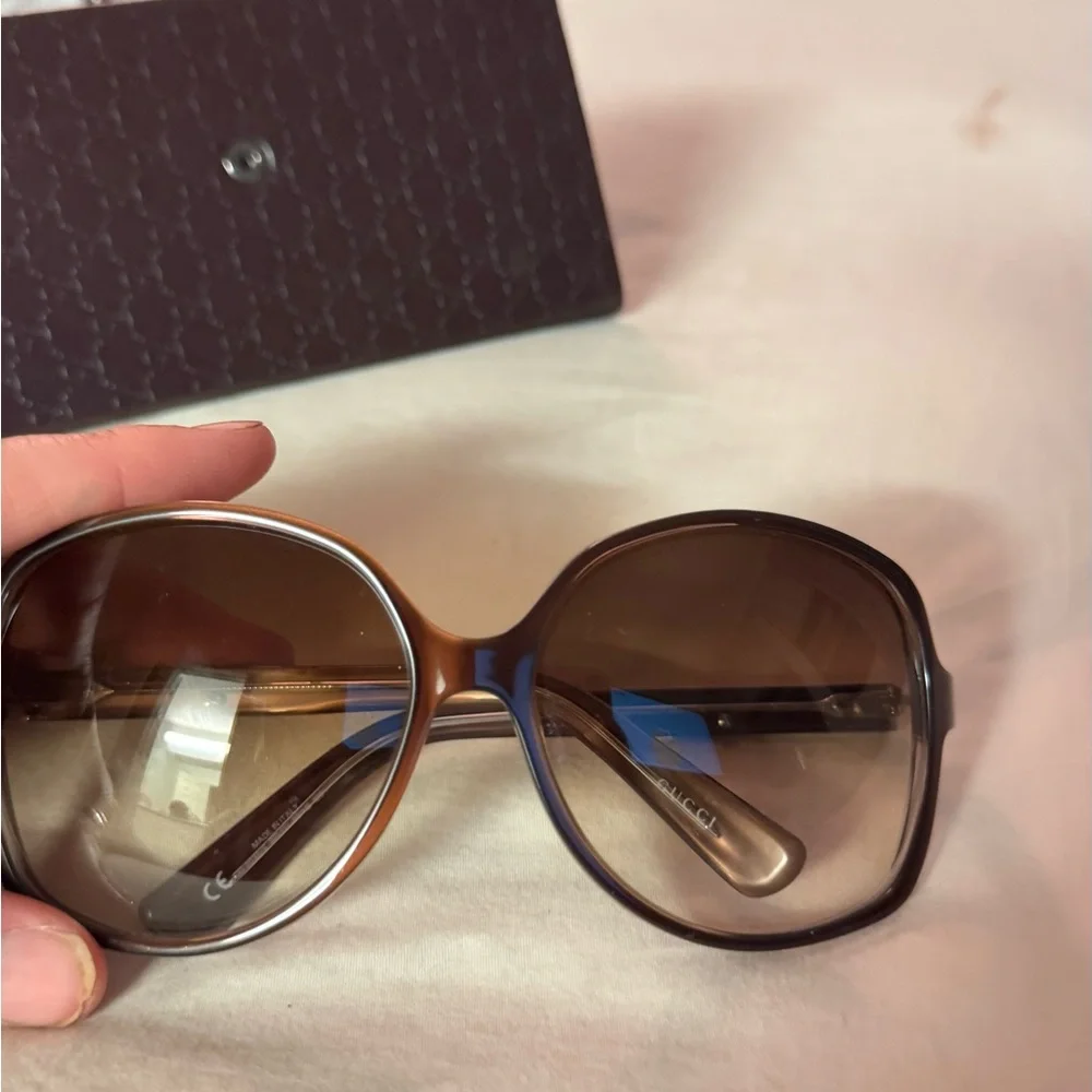 Gucci Elegant Brown Sunglasses - Picture 5 of 9